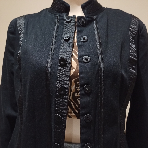 La Classe Couture Women's Dressing Black Blazer - Picture 2 of 16